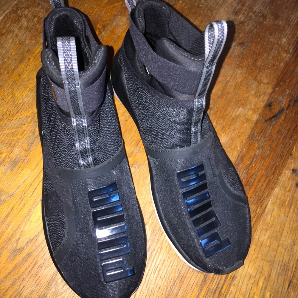 Pumas sneakers
